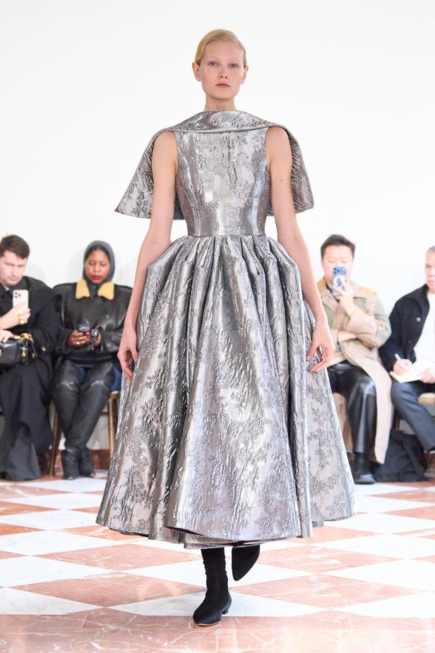 إميليا ويكستيد تُعيد إحياء أسطورة "فانو ميسان" في مجموعة خريف 2026‏