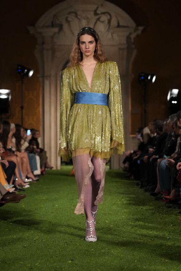 مجموعة فالنتينو ‏Interferenze‏ لخريف 2026... إرث غارافاني يلتقي برؤية ميشيل ‏المعاصرة