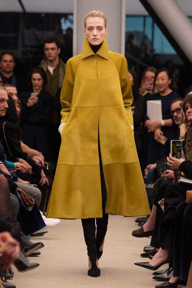 قاموس أناقة Alaïa الخالدة من توقيع بيتر مولييه في مجموعة خريف و شتاء 2026