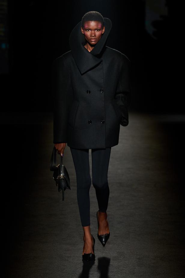 حين يتشكل الضوء داخل الظلال في مجموعة Balenciaga خريف وشتاء 2026 للملابس الجاهزة