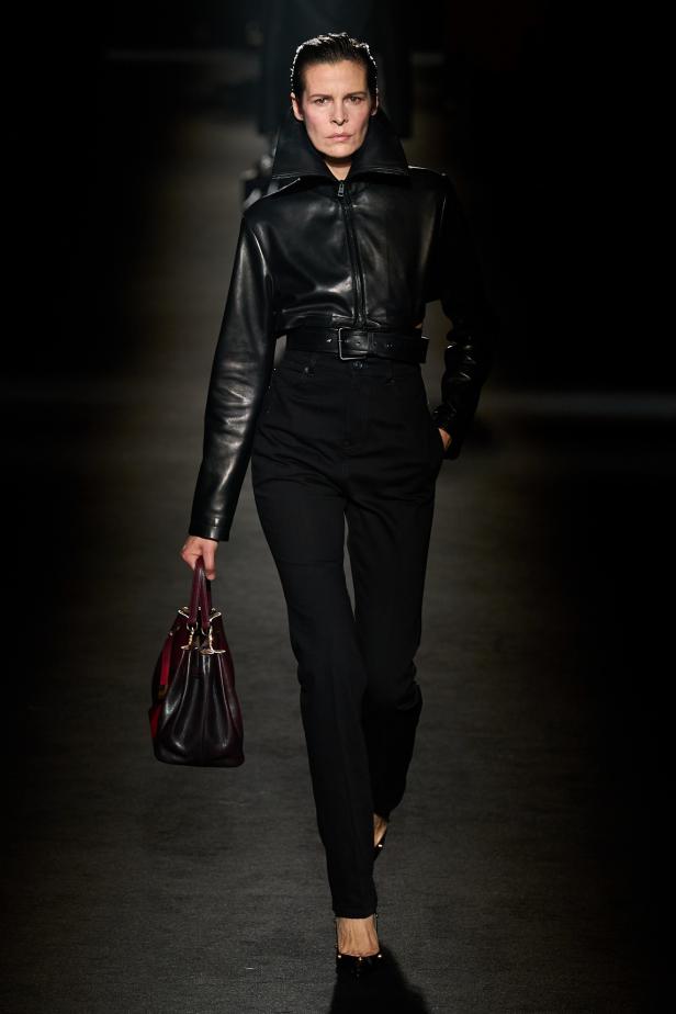 حين يتشكل الضوء داخل الظلال في مجموعة Balenciaga خريف وشتاء 2026 للملابس الجاهزة