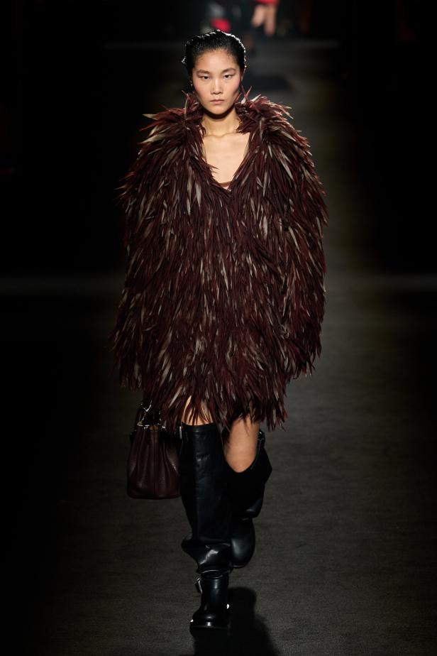 حين يتشكل الضوء داخل الظلال في مجموعة Balenciaga خريف وشتاء 2026 للملابس الجاهزة