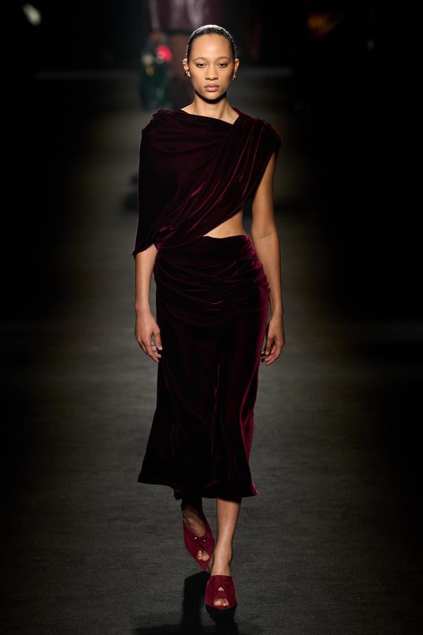 حين يتشكل الضوء داخل الظلال في مجموعة Balenciaga خريف وشتاء 2026 للملابس الجاهزة