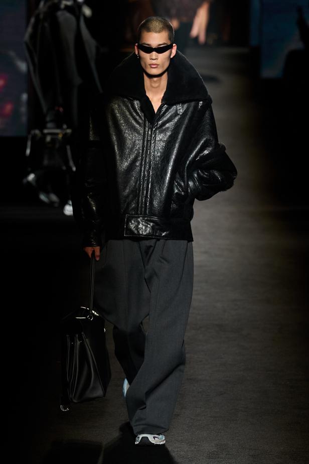 حين يتشكل الضوء داخل الظلال في مجموعة Balenciaga خريف وشتاء 2026 للملابس الجاهزة