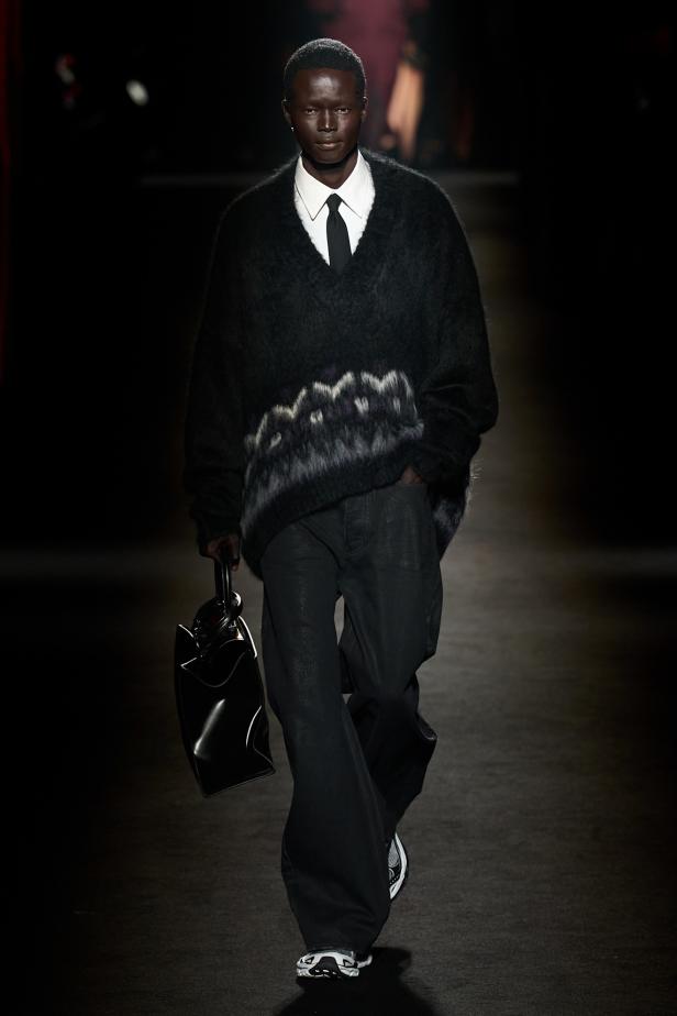 حين يتشكل الضوء داخل الظلال في مجموعة Balenciaga خريف وشتاء 2026 للملابس الجاهزة