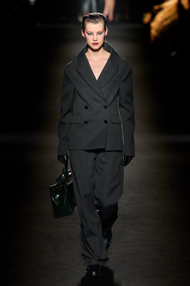 حين يتشكل الضوء داخل الظلال في مجموعة Balenciaga خريف وشتاء 2026 للملابس الجاهزة