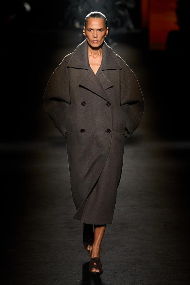 حين يتشكل الضوء داخل الظلال في مجموعة Balenciaga خريف وشتاء 2026 للملابس الجاهزة