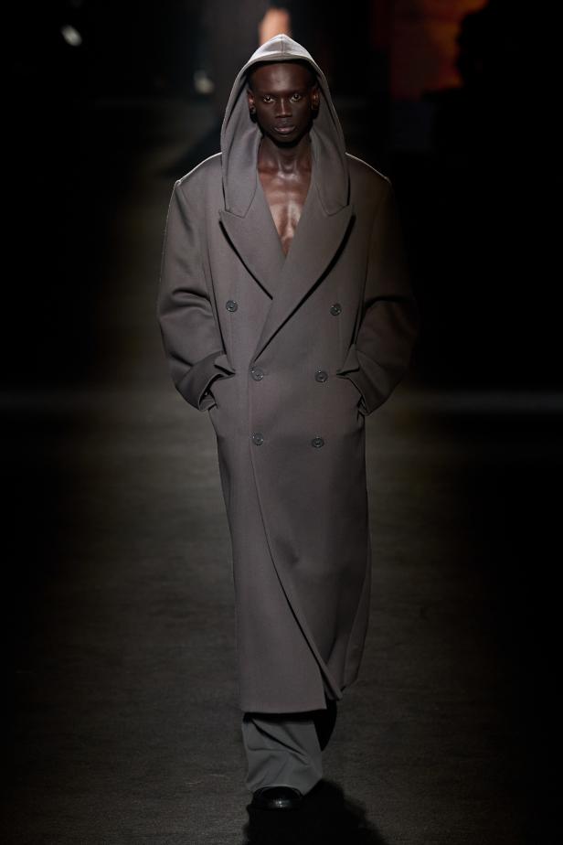 حين يتشكل الضوء داخل الظلال في مجموعة Balenciaga خريف وشتاء 2026 للملابس الجاهزة