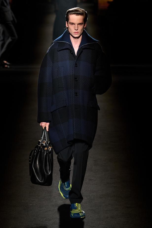 حين يتشكل الضوء داخل الظلال في مجموعة Balenciaga خريف وشتاء 2026 للملابس الجاهزة