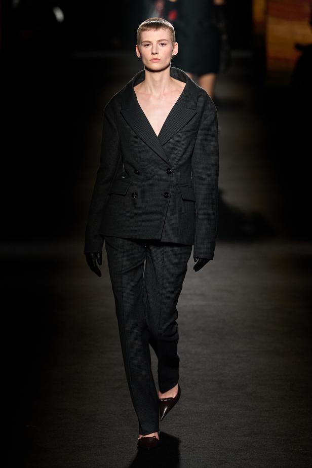 حين يتشكل الضوء داخل الظلال في مجموعة Balenciaga خريف وشتاء 2026 للملابس الجاهزة