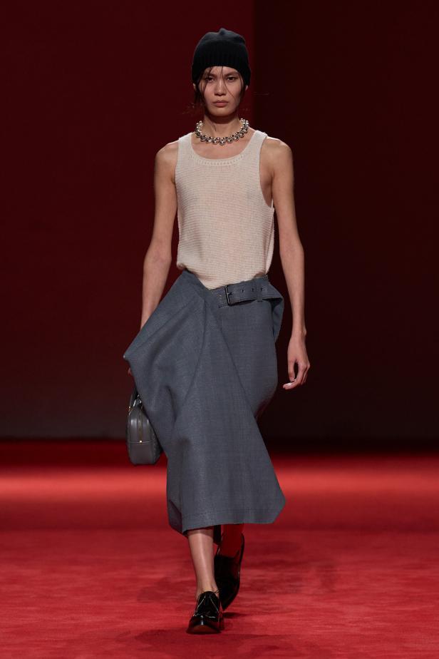 فلسفة الأناقة الميلانية في مجموعة Bottega Veneta للملابس الجاهزة لخريف 2026