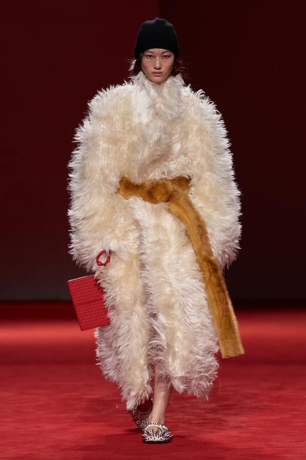 فلسفة الأناقة الميلانية في مجموعة Bottega Veneta للملابس الجاهزة لخريف 2026