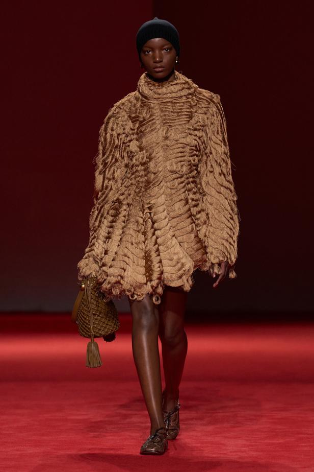 فلسفة الأناقة الميلانية في مجموعة Bottega Veneta للملابس الجاهزة لخريف 2026