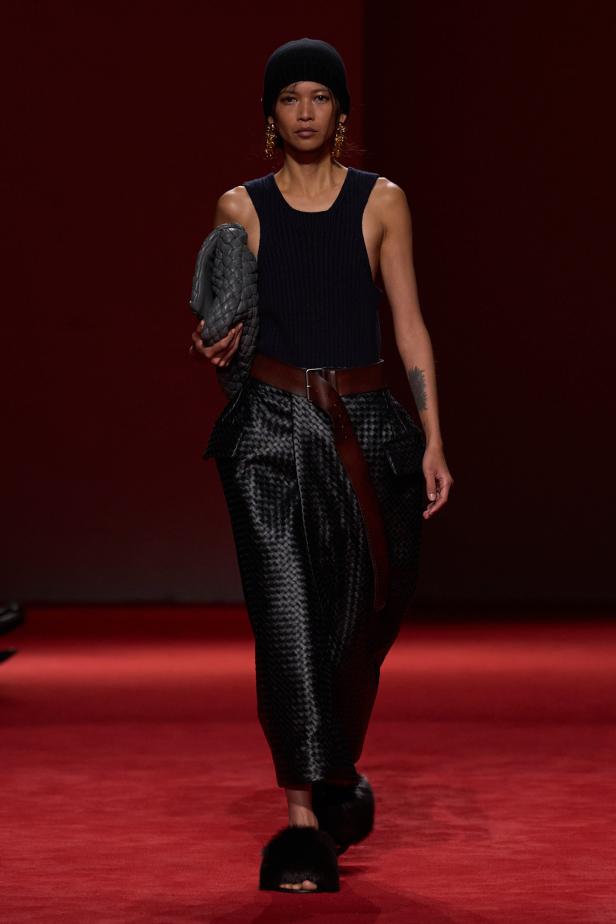 فلسفة الأناقة الميلانية في مجموعة Bottega Veneta للملابس الجاهزة لخريف 2026