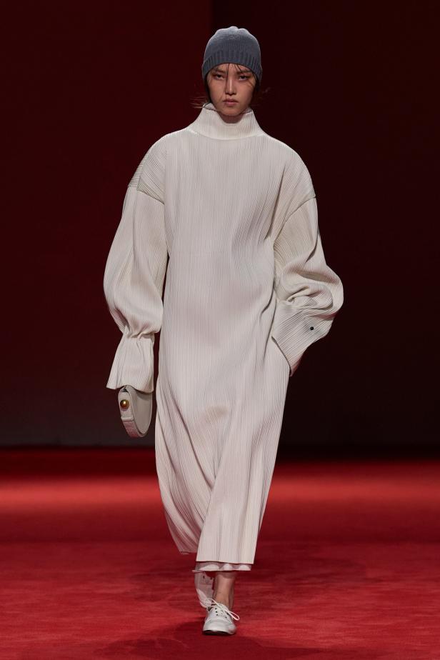 فلسفة الأناقة الميلانية في مجموعة Bottega Veneta للملابس الجاهزة لخريف 2026