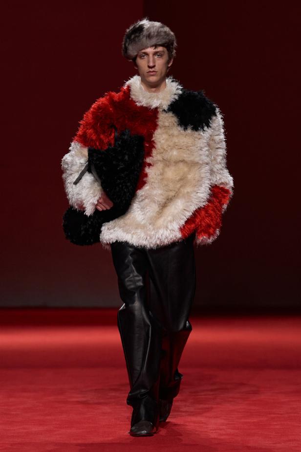 فلسفة الأناقة الميلانية في مجموعة Bottega Veneta للملابس الجاهزة لخريف 2026