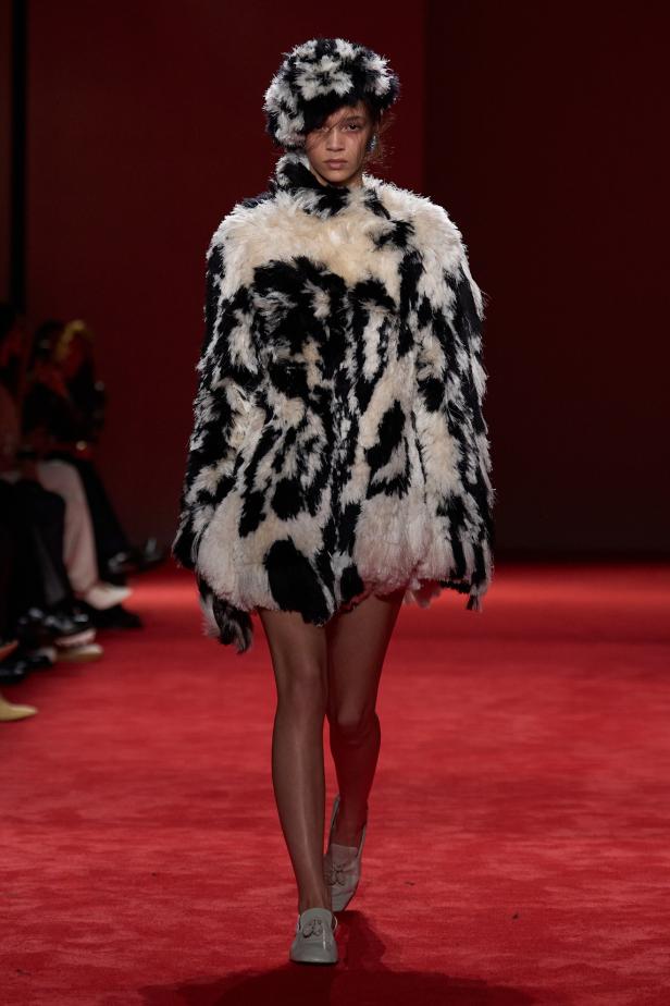 فلسفة الأناقة الميلانية في مجموعة Bottega Veneta للملابس الجاهزة لخريف 2026