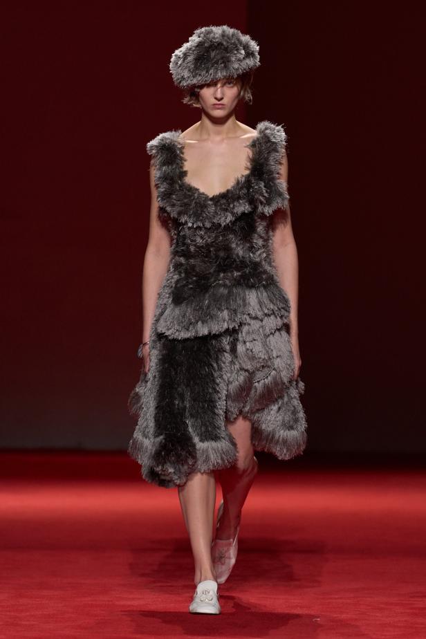 فلسفة الأناقة الميلانية في مجموعة Bottega Veneta للملابس الجاهزة لخريف 2026