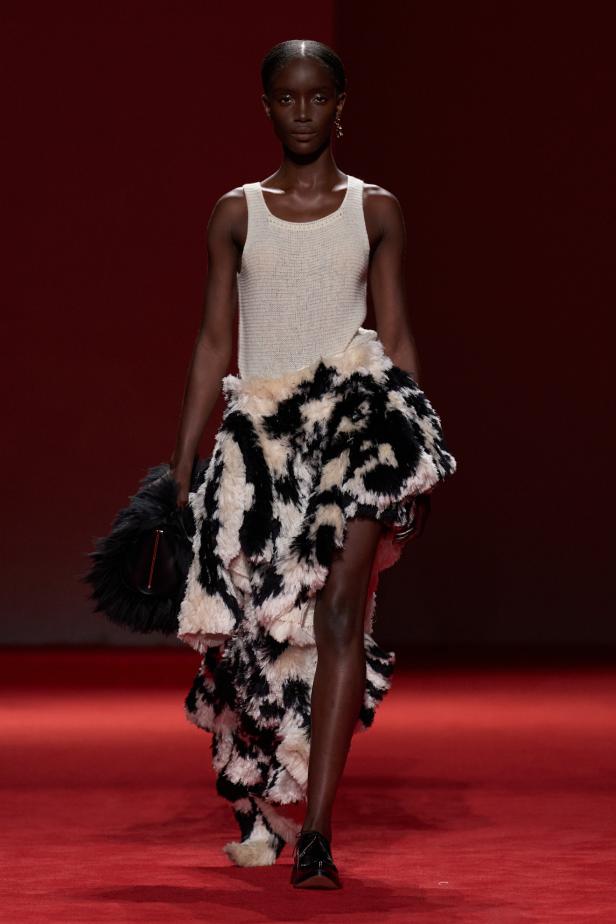 فلسفة الأناقة الميلانية في مجموعة Bottega Veneta للملابس الجاهزة لخريف 2026