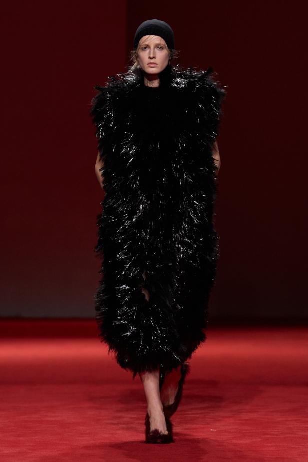 فلسفة الأناقة الميلانية في مجموعة Bottega Veneta للملابس الجاهزة لخريف 2026