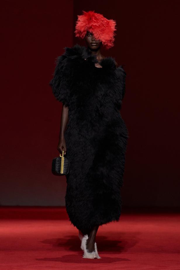 فلسفة الأناقة الميلانية في مجموعة Bottega Veneta للملابس الجاهزة لخريف 2026