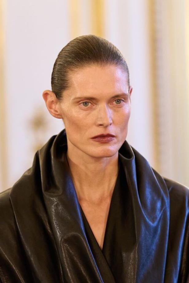  مجموعة ‏Magda Butrym‏ تحوّل الشتاء إلى موقف وبصمة