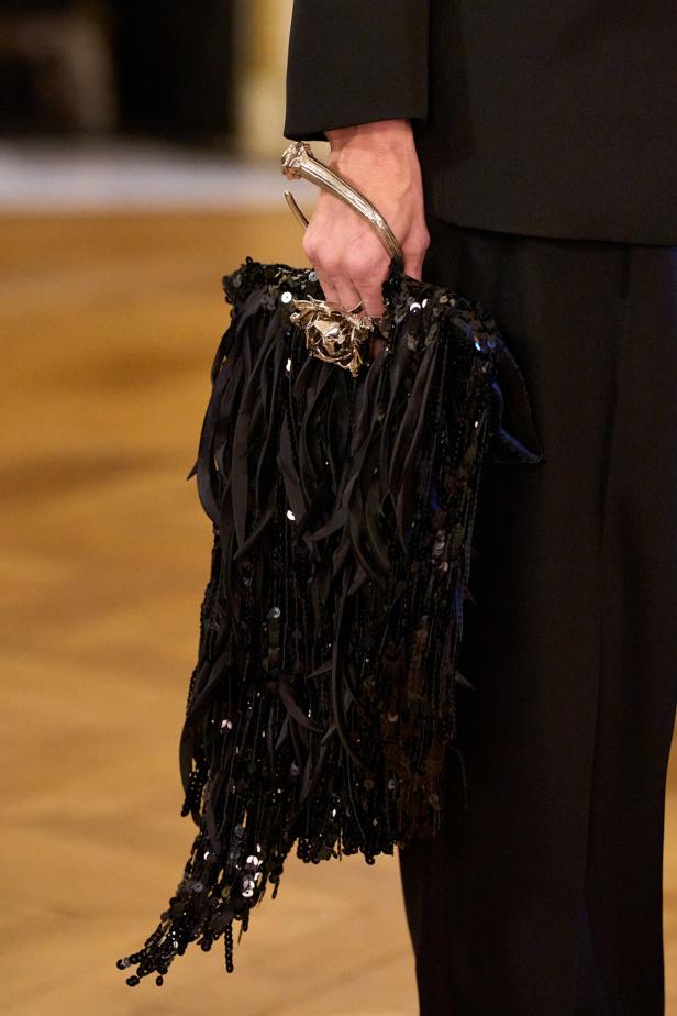 أبعد من مجرد فصل.. مجموعة ‏Magda Butrym‏ تحوّل الشتاء إلى موقف وبصمة