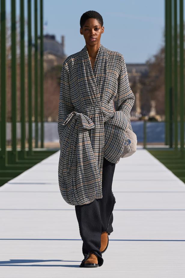 مجموعة ديور لخريف وشتاء 2026... أندرسون يستعيد أمجاد القرن الثامن عشر بلمسة عصرية