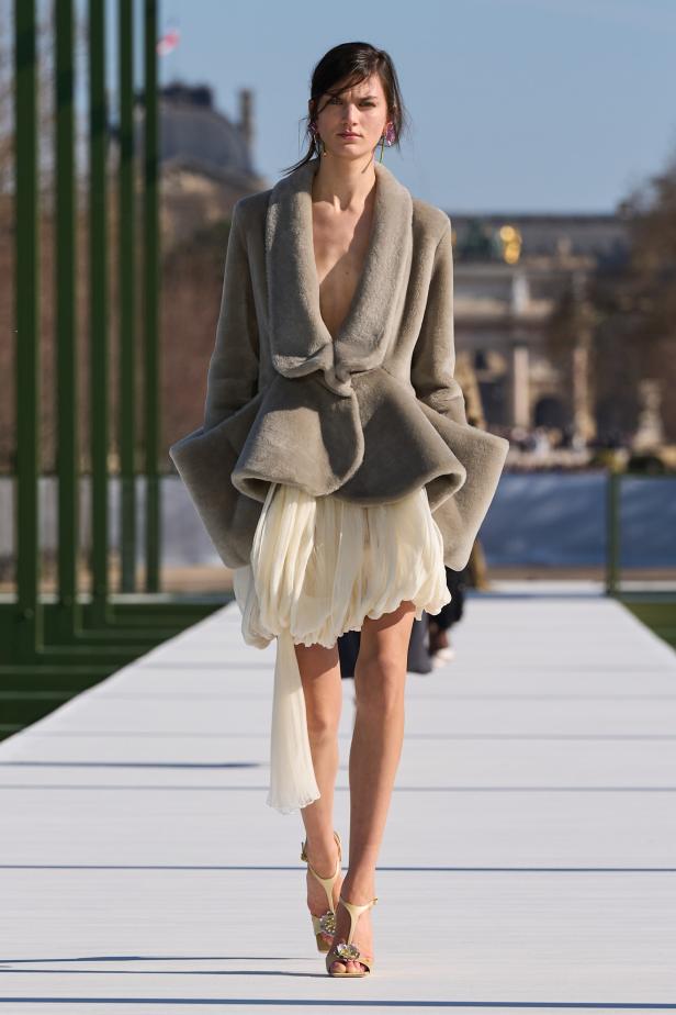 مجموعة ديور لخريف وشتاء 2026... أندرسون يستعيد أمجاد القرن الثامن عشر بلمسة عصرية