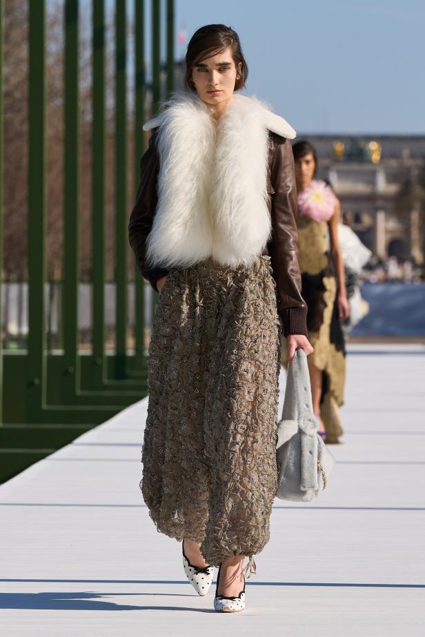 مجموعة ديور لخريف وشتاء 2026... أندرسون يستعيد أمجاد القرن الثامن عشر بلمسة عصرية