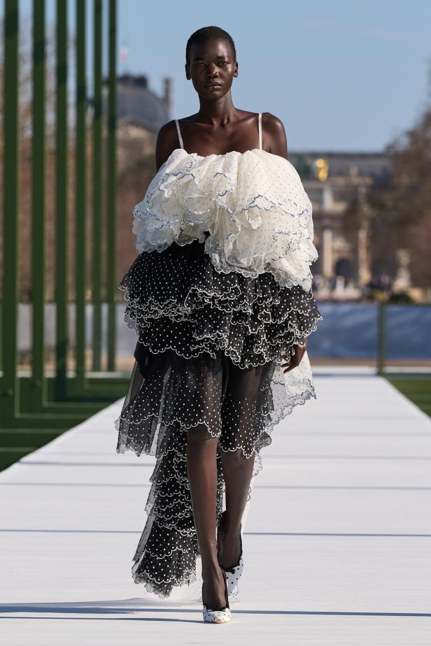 مجموعة ديور لخريف وشتاء 2026... أندرسون يستعيد أمجاد القرن الثامن عشر بلمسة عصرية