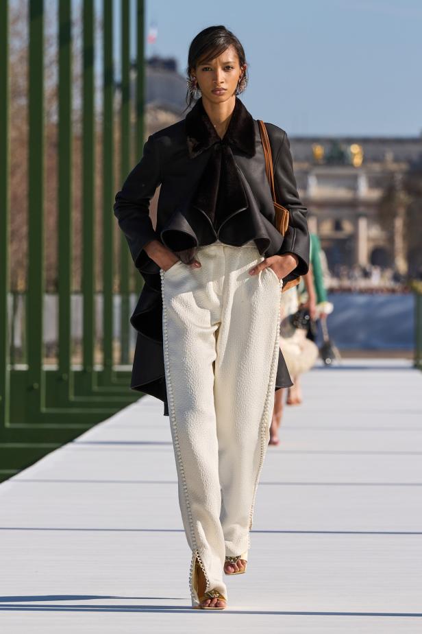 مجموعة ديور لخريف وشتاء 2026... أندرسون يستعيد أمجاد القرن الثامن عشر بلمسة عصرية