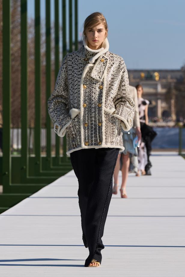 مجموعة ديور لخريف وشتاء 2026... أندرسون يستعيد أمجاد القرن الثامن عشر بلمسة عصرية