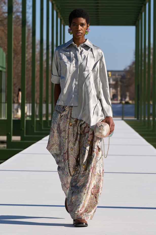 مجموعة ديور لخريف وشتاء 2026... أندرسون يستعيد أمجاد القرن الثامن عشر بلمسة عصرية