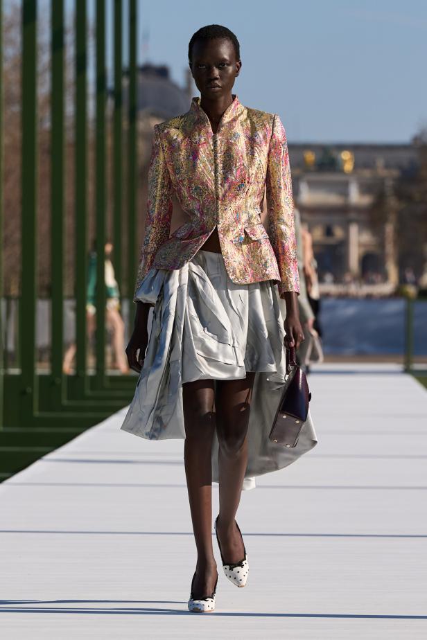 مجموعة ديور لخريف وشتاء 2026... أندرسون يستعيد أمجاد القرن الثامن عشر بلمسة عصرية