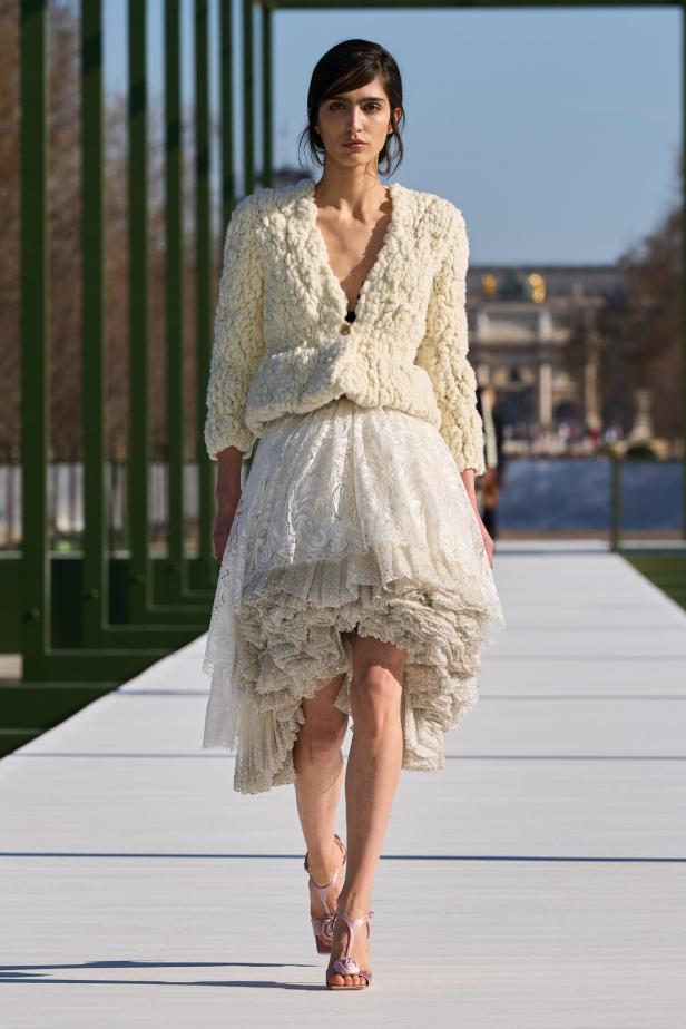 مجموعة ديور لخريف وشتاء 2026... أندرسون يستعيد أمجاد القرن الثامن عشر بلمسة عصرية