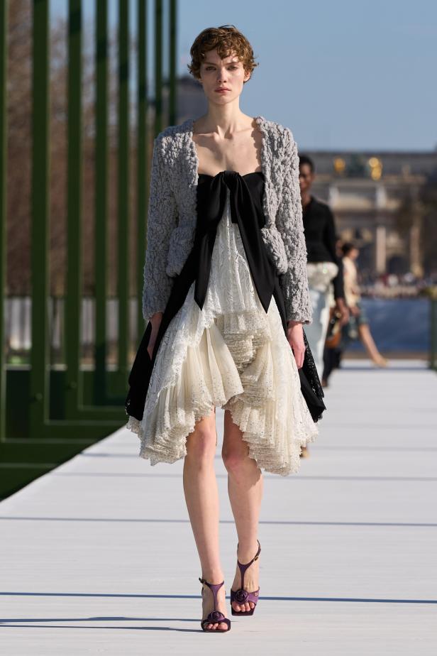 مجموعة ديور لخريف وشتاء 2026... أندرسون يستعيد أمجاد القرن الثامن عشر بلمسة عصرية