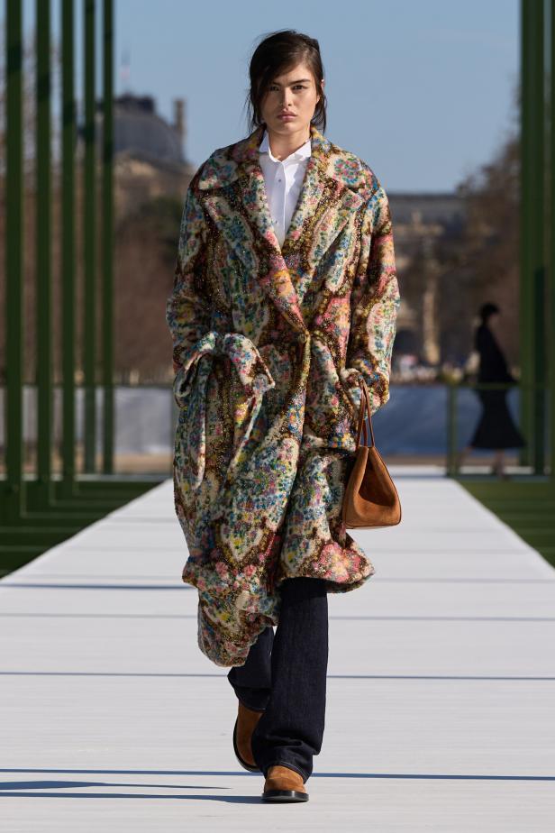 مجموعة ديور لخريف وشتاء 2026... أندرسون يستعيد أمجاد القرن الثامن عشر بلمسة عصرية