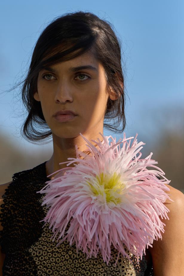 مجموعة ديور لخريف وشتاء 2026... أندرسون يستعيد أمجاد القرن الثامن عشر بلمسة عصرية