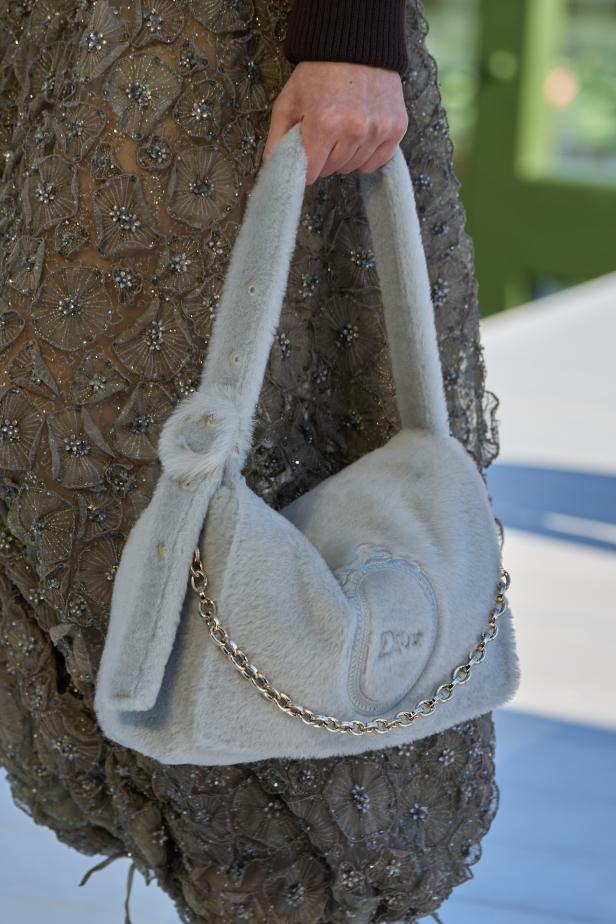 مجموعة ديور لخريف وشتاء 2026... أندرسون يستعيد أمجاد القرن الثامن عشر بلمسة عصرية