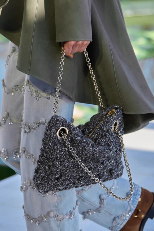 مجموعة ديور لخريف وشتاء 2026... أندرسون يستعيد أمجاد القرن الثامن عشر بلمسة عصرية