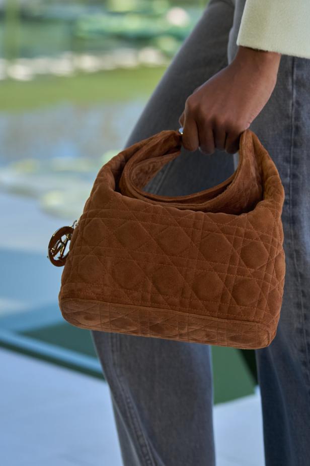 مجموعة ديور لخريف وشتاء 2026... أندرسون يستعيد أمجاد القرن الثامن عشر بلمسة عصرية