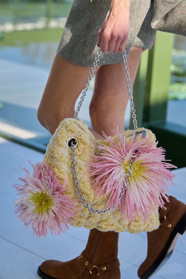 مجموعة ديور لخريف وشتاء 2026... أندرسون يستعيد أمجاد القرن الثامن عشر بلمسة عصرية