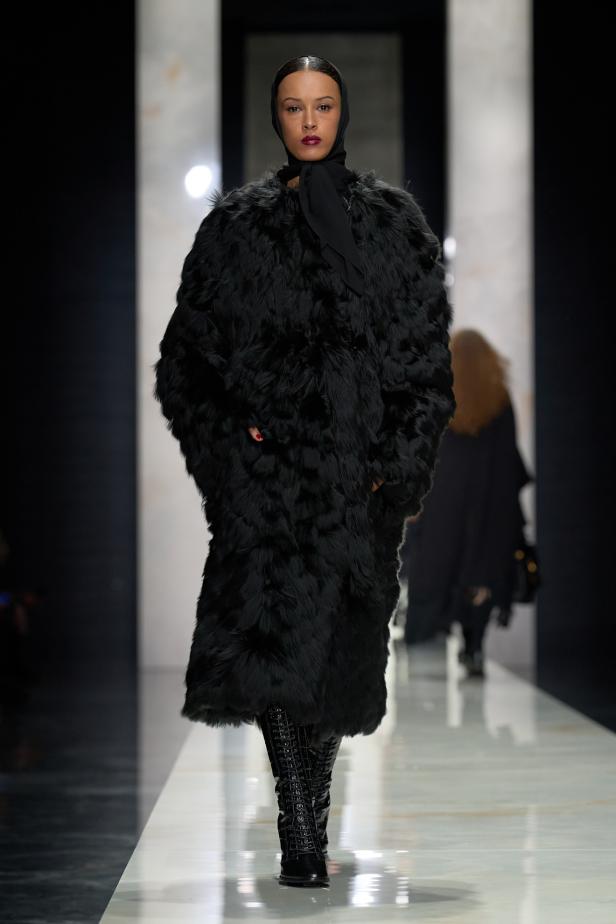 عرض دولتشي أند غابانا لخريف 2026... قصيدة سوداء في حب الهوية والأنوثة الطاغية