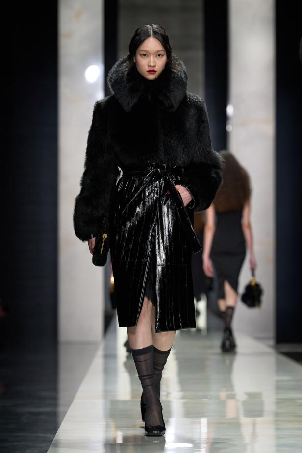 عرض دولتشي أند غابانا لخريف 2026... قصيدة سوداء في حب الهوية والأنوثة الطاغية