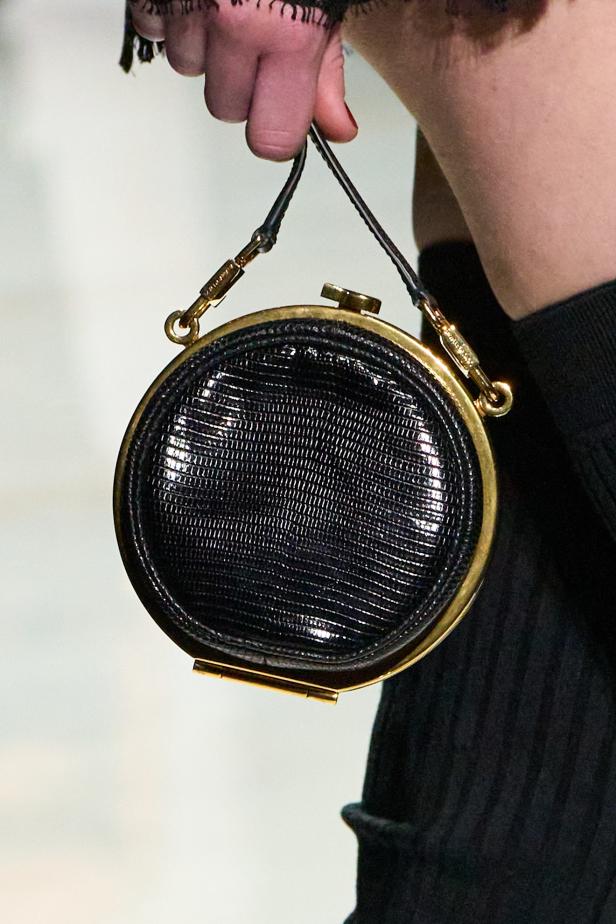 عرض دولتشي أند غابانا لخريف 2026... قصيدة سوداء في حب الهوية والأنوثة الطاغية