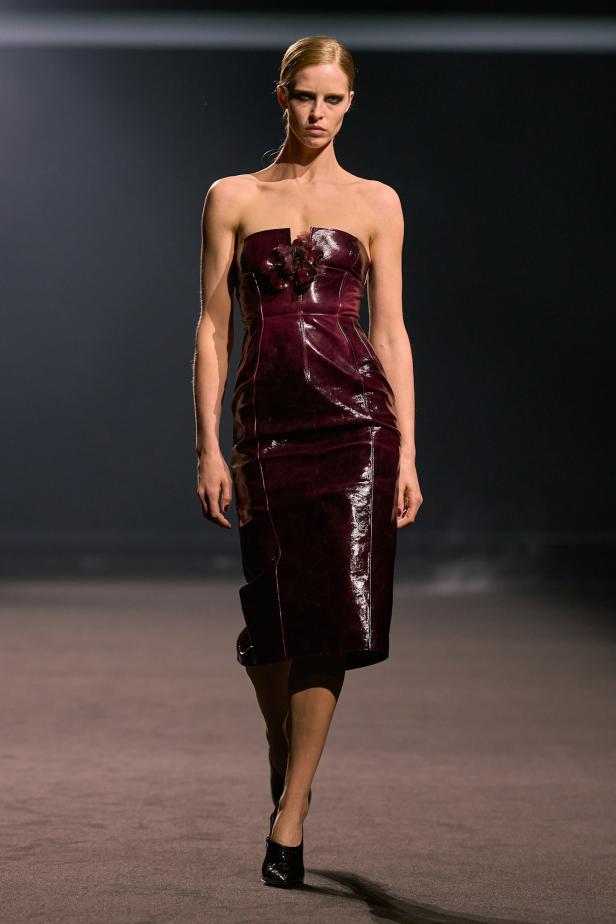 نيويورك التسعينيات برؤية إيلي صعب في مجموعة خريف 2026... لامرأة تجمع بين تناقضات ‏المدينة الساحرة