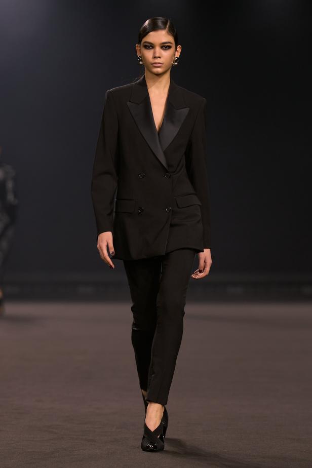 نيويورك التسعينيات برؤية إيلي صعب في مجموعة خريف 2026... لامرأة تجمع بين تناقضات ‏المدينة الساحرة