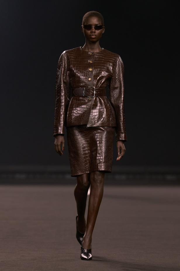 نيويورك التسعينيات برؤية إيلي صعب في مجموعة خريف 2026... لامرأة تجمع بين تناقضات ‏المدينة الساحرة