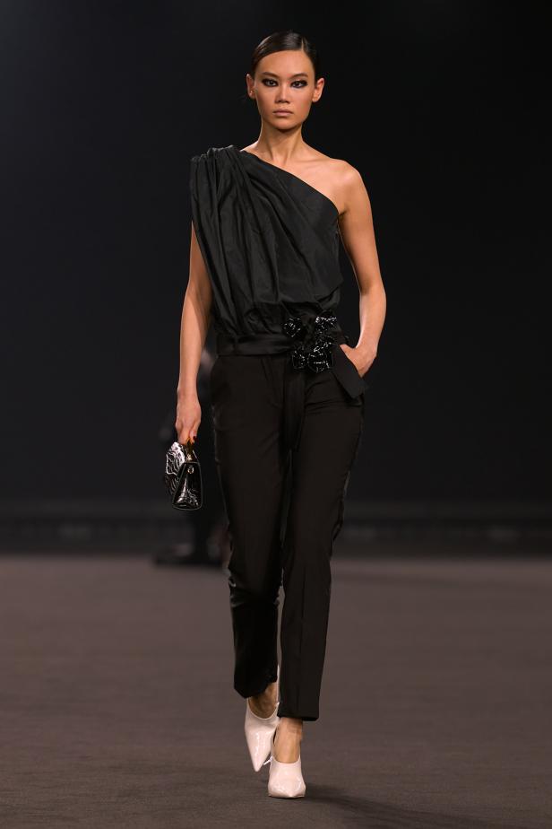 نيويورك التسعينيات برؤية إيلي صعب في مجموعة خريف 2026... لامرأة تجمع بين تناقضات ‏المدينة الساحرة